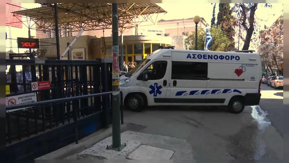Greece sends in private sector doctors to help overwhelmed hospitals