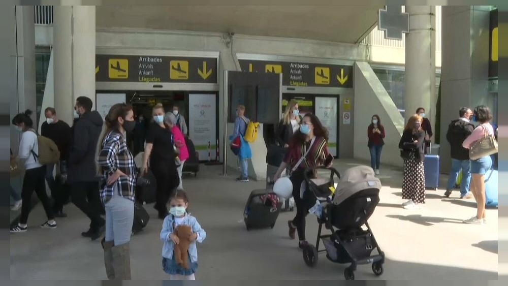 Thousands of Germans fly to Mallorca amid rising infection cases