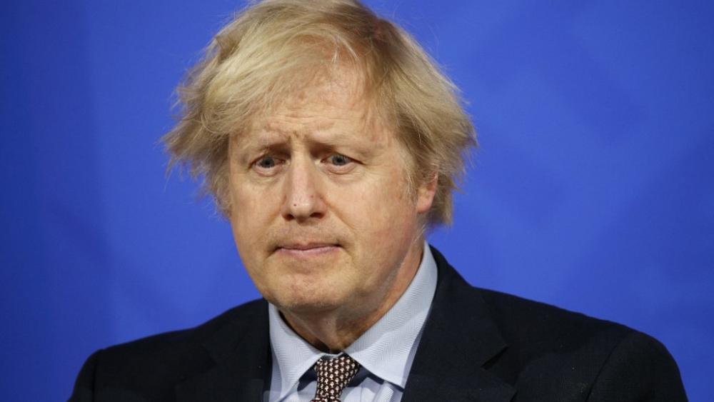 'Biggest risk' to UK is importing COVID variants, says chief medical officer