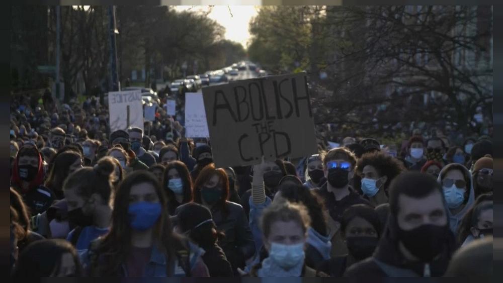 US protests over police shootings continue in Minneapolis and Chicago
