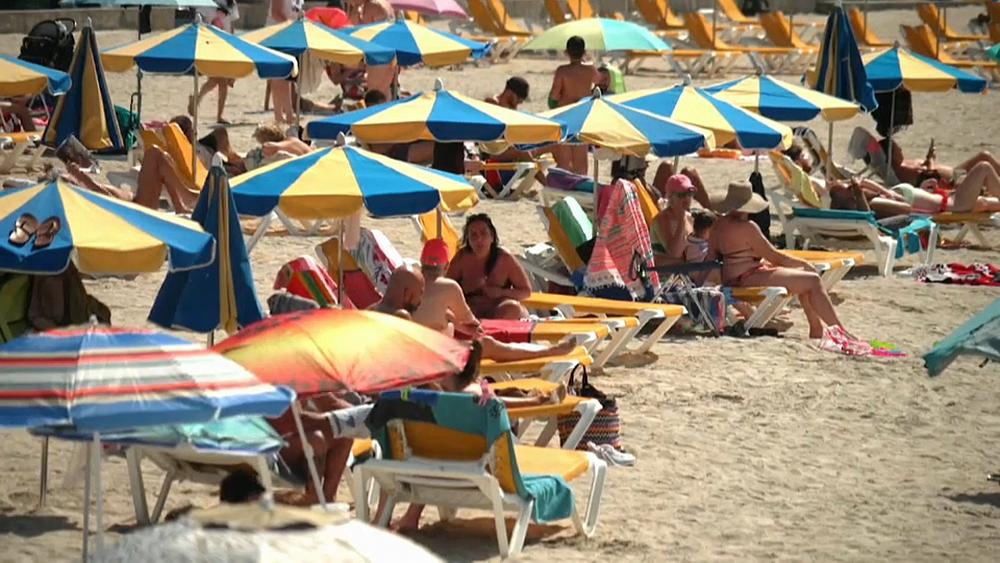 UK wants to introduce vaccine passports by mid-May