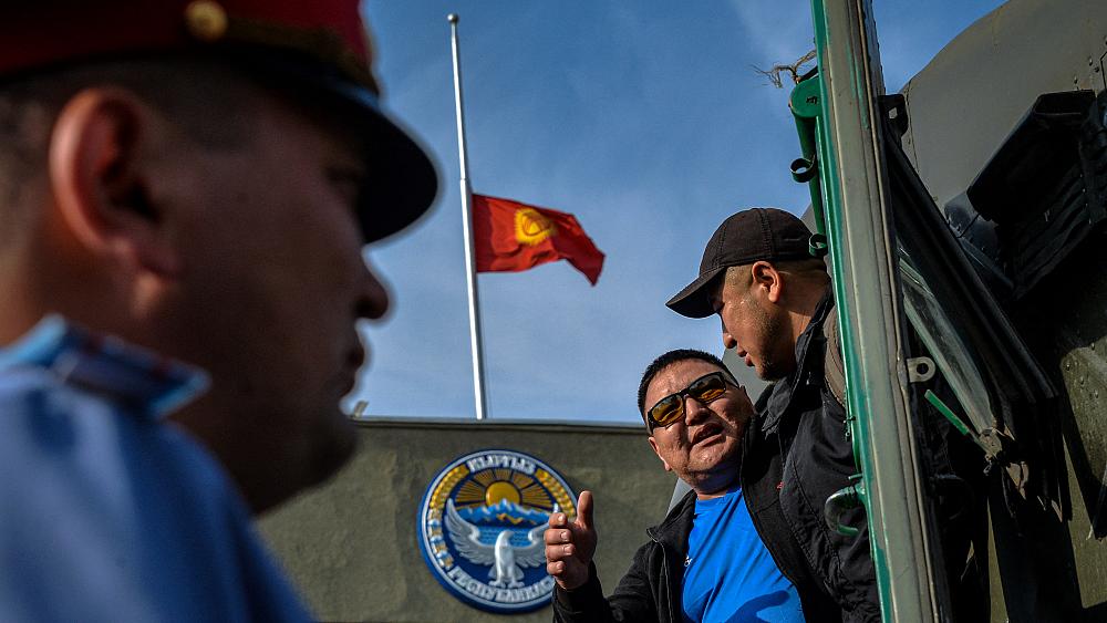 Kyrgyzstan and Tajikistan agree to ceasefire after 40 die in fresh fighting