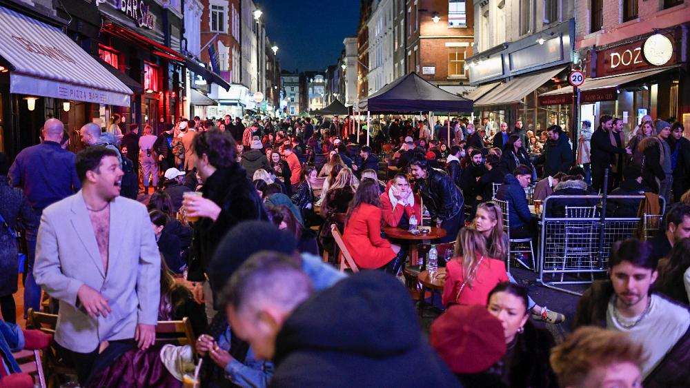 'Cautious hugging': British PM to announce new lifting of COVID restrictions in England