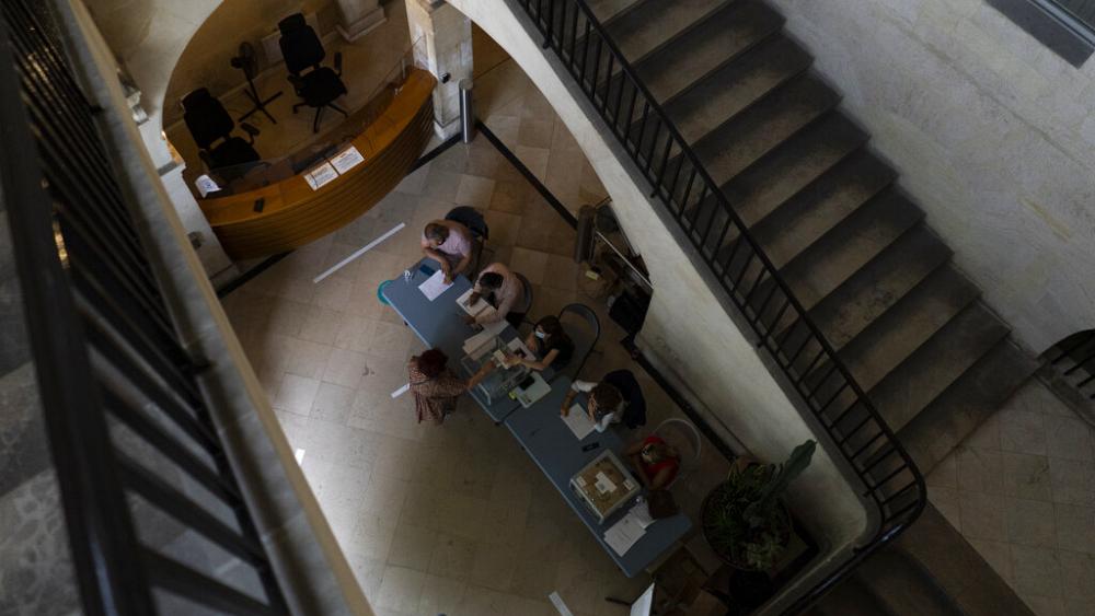 French Republicans set to hold ground in first regional vote