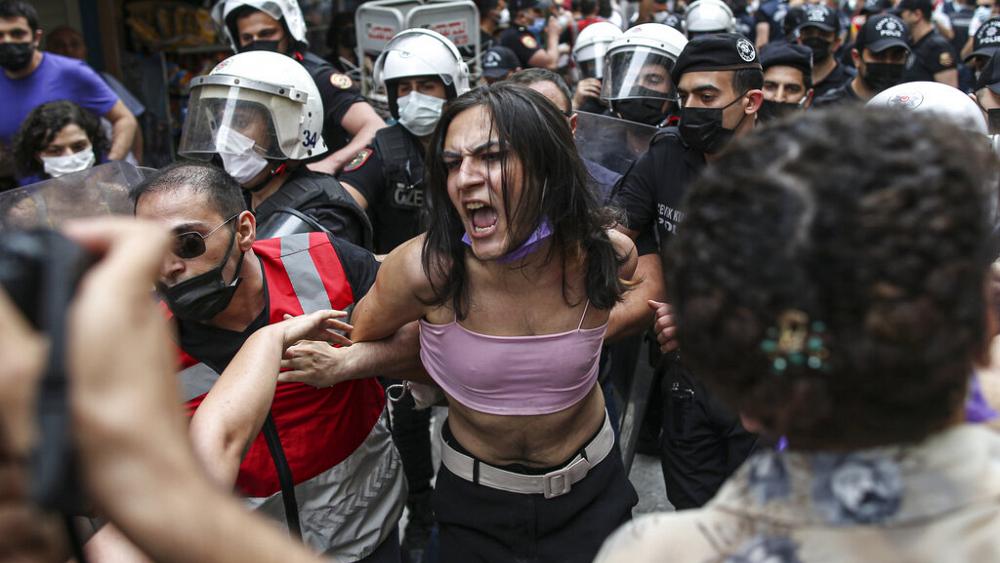 Pride parades marred by clashes and arrests in Turkey